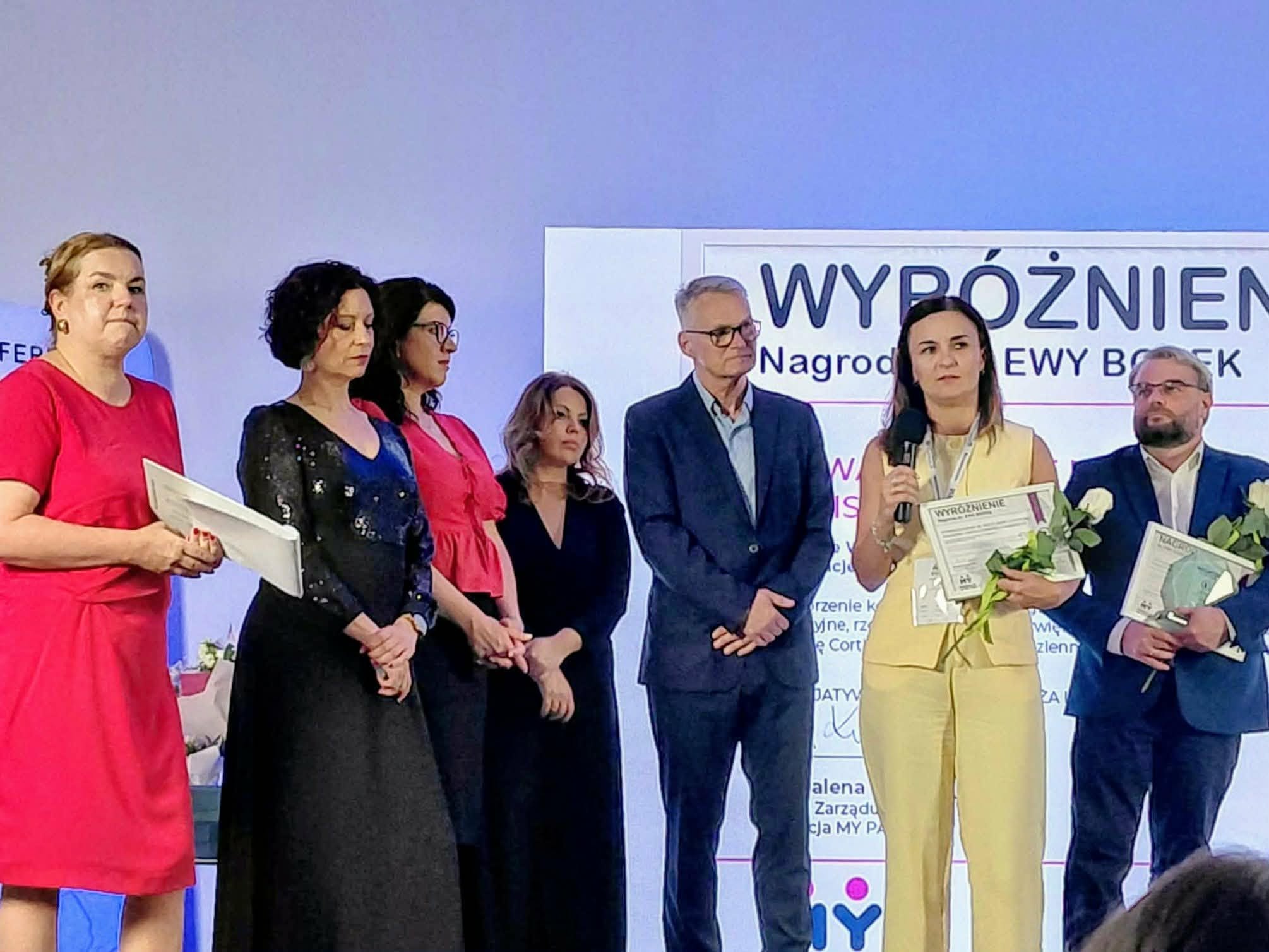 wręczanie wyróżnienia